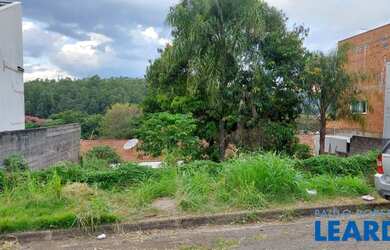 Imagem: O terreno possui 353m² de Área e está localizado em Parque