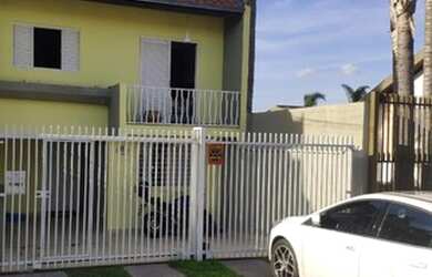 Imagem: A casa possui 3 Dormitórios, 3 Banheiros, 2 Vagas na garagem