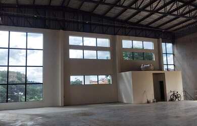 Imagem: O depósito possui 1.350m² de Área e está localizado em