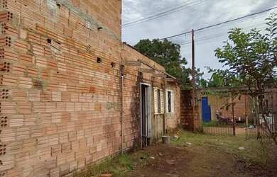 Imagem: A casa possui 1 Dormitório, 1 Banheiro, 4 Vagas na garagem