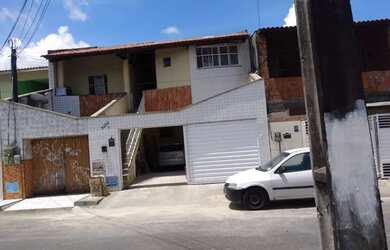 Imagem: A casa possui 1 Dormitório, 1 Banheiro, 1 Vaga na garagem