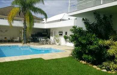 Imagem: A casa em condomínio possui 5 Dormitórios, 5 Banheiros, 5