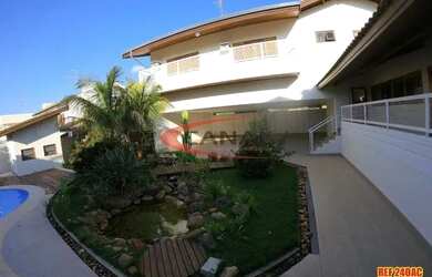 Imagem: A casa em condomínio possui 4 Dormitórios, 5 Banheiros, 5