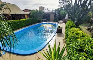 Imagem: A casa possui 3 Dormitórios, 2 Banheiros, 1 Vaga na garagem