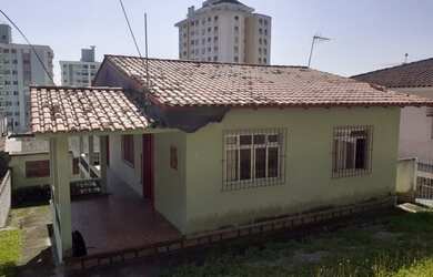 Imagem: A casa possui 2 Dormitórios, 2 Banheiros, 1 Vaga na garagem