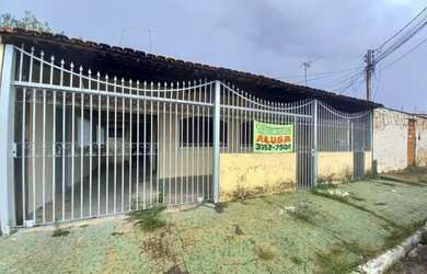 Imagem: A casa possui 4 Dormitórios, 2 Banheiros, 2 Vagas na garagem