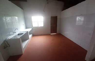 Imagem: A casa para alugar possui 2 Dormitórios, 1 Banheiro e 2 Vagas