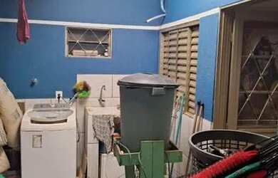 Imagem: A casa possui 2 Dormitórios, 2 Banheiros, 2 Vagas na garagem