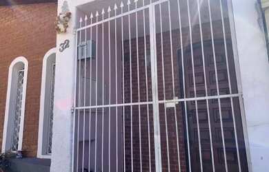 Imagem: A casa possui 1 Dormitório, 1 Banheiro, 90m² de Área e está