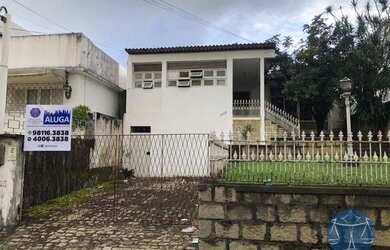 Imagem: A casa possui 4 Dormitórios, 3 Banheiros, 2 Vagas na garagem