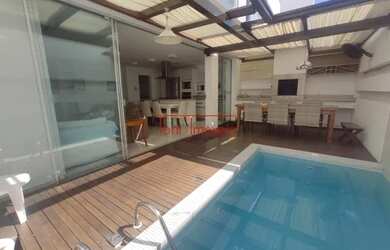 Imagem: A casa possui 3 Dormitórios, 4 Banheiros, 2 Vagas na garagem