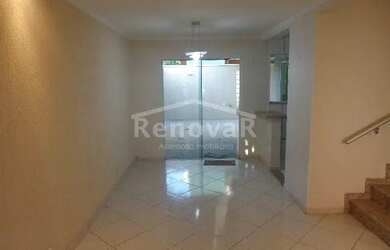 Imagem: A casa possui 3 Dormitórios, 1 Banheiro, 1 Vaga na garagem