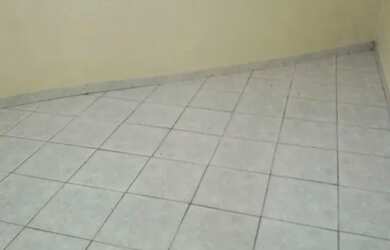 Imagem 3: Aluga se uma casa de 03cômodos medio