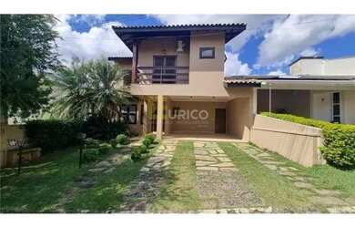 Imagem: A casa possui 3 Dormitórios, 2 Banheiros, 4 Vagas na garagem