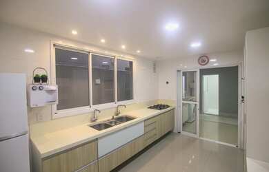 Imagem 2: Casa de condomínio para venda possui 360 metros quadrados com 4 quartos