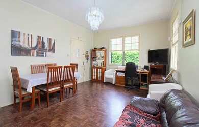 Imagem 7: Casa com três dormitórios com patio grande no bairro Santa Tereza