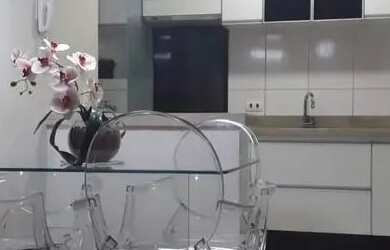 Imagem: O apartamento possui 2 Dormitórios, 1 Banheiro, 1 Vaga na garagem