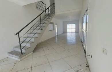 Imagem: A casa em condomínio possui 4 Dormitórios, 5 Banheiros, 3