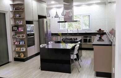 Imagem: A casa em condomínio possui 5 Dormitórios, 5 Banheiros, 5