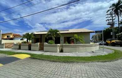 Imagem: A casa em condomínio possui 4 Dormitórios, 4 Banheiros, 3