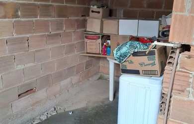 Imagem: A casa possui 1 Dormitório, 1 Banheiro, 110m² de Área e