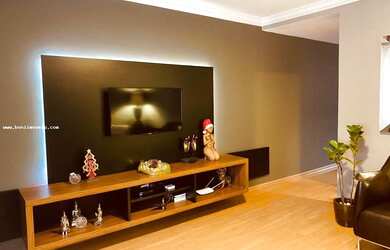 Imagem: A casa possui 3 Dormitórios, 3 Banheiros, 2 Vagas na garagem