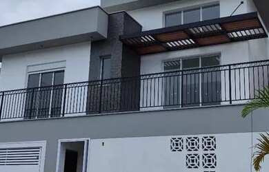 Imagem: A casa possui 3 Dormitórios, 3 Banheiros, 2 Vagas na garagem