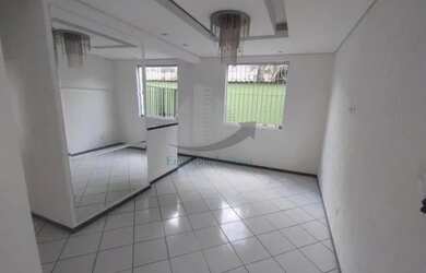 Imagem: A casa possui 3 Dormitórios, 3 Banheiros, 2 Vagas na garagem