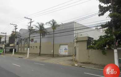 Imagem: O depósito possui 5 Vagas na garagem, 813m² de Área e está