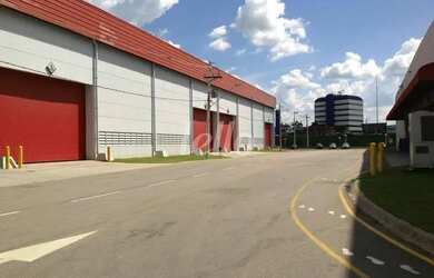 Imagem: O depósito possui 5 Vagas na garagem, 1.022m² de Área e