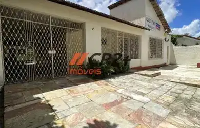 Imagem: A casa possui 3 Dormitórios, 1 Banheiro, 5 Vagas na garagem