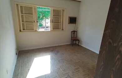 Imagem: A casa possui 2 Dormitórios, 2 Banheiros, 5 Vagas na garagem