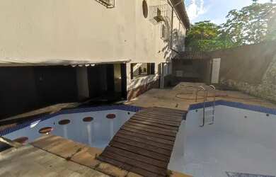 Imagem: A casa possui 5 Dormitórios, 5 Banheiros, 5 Vagas na garagem