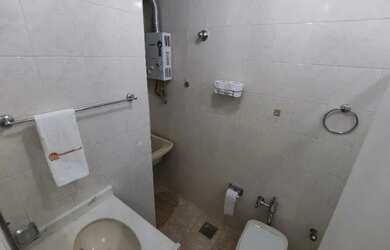 Imagem 4: Apartamento mobiliado, sala e quarto em Copacabana