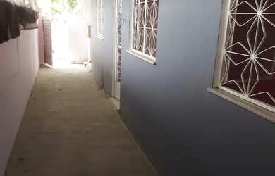 Imagem: A casa possui 1 Dormitório, 1 Banheiro e está localizado