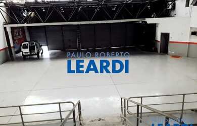 Imagem: O depósito para alugar possui 5 Vagas na garagem e 2209m²