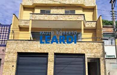 Imagem: A casa possui 5 Dormitórios, 5 Banheiros, 4 Vagas na garagem