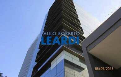 Imagem: O depósito possui 5 Vagas na garagem, 4.442m² de Área e