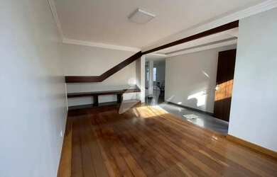 Imagem: A casa possui 5 Dormitórios, 5 Banheiros, 4 Vagas na garagem