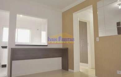 Imagem 5: Amplo apartamento semimobiliado com sacada no Novo Mundo