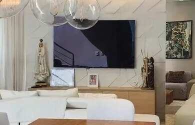 Imagem: A casa em condomínio possui 4 Dormitórios, 5 Banheiros, 5