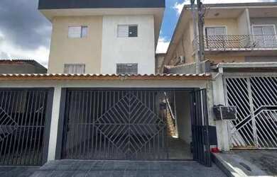 Imagem: A casa possui 3 Dormitórios, 4 Banheiros, 2 Vagas na garagem