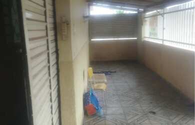 Imagem: A casa possui 4 Dormitórios, 2 Banheiros, 1 Vaga na garagem