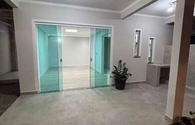 Imagem: A casa possui 1 Dormitório, 1 Banheiro, 30m² de Área e está