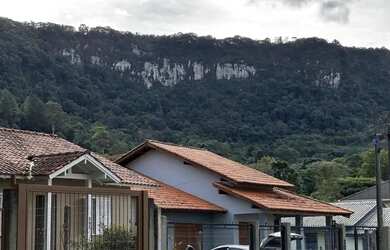 Imagem: O terreno possui 490m² de Área e está localizado em Gramado