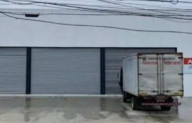 Imagem: O depósito possui 5 Vagas na garagem e 700m² de Área e está