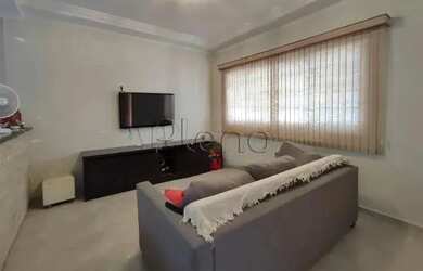 Imagem: A casa possui 3 Dormitórios, 2 Banheiros, 4 Vagas na garagem