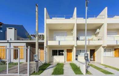 Imagem: A casa possui 3 Dormitórios, 3 Banheiros, 1 Vaga na garagem