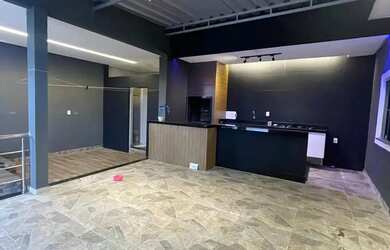 Imagem: A casa possui 3 Dormitórios, 2 Banheiros, 1 Vaga na garagem