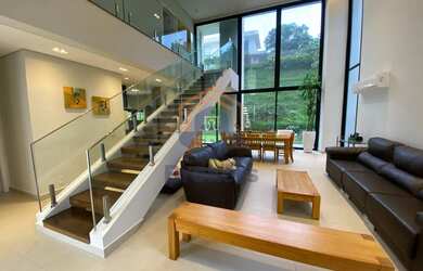 Imagem: A casa em condomínio possui 3 Dormitórios, 3 Banheiros, 4